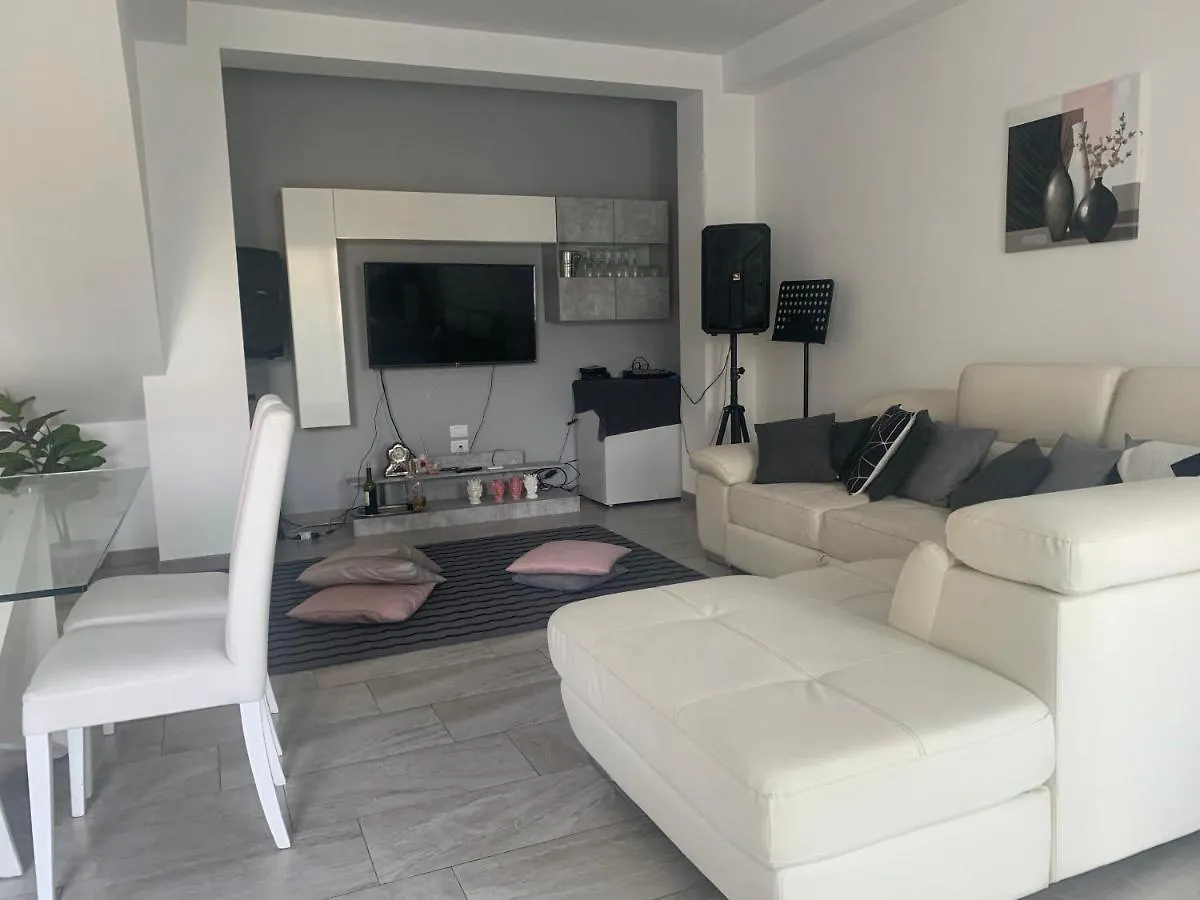 Casa In Affitto Ragalna İtalya